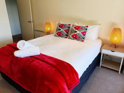 Spectacular Views & Comfort in Queenstown - image 25