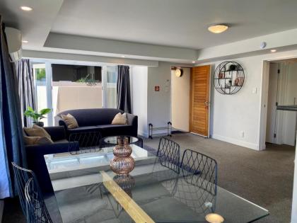 Lakefront Gem Absolute Waterfront - image 3