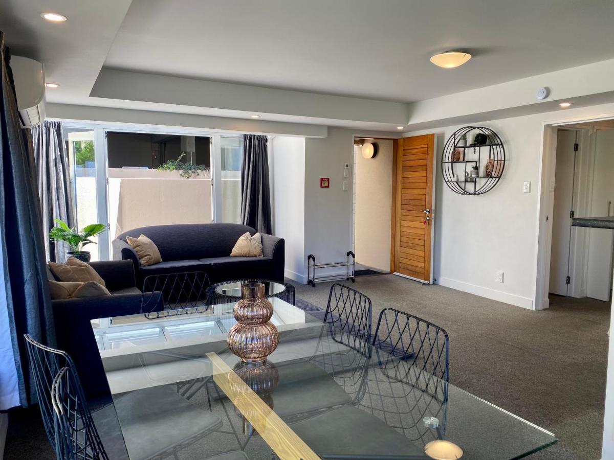 Lakefront Gem Absolute Waterfront - image 3
