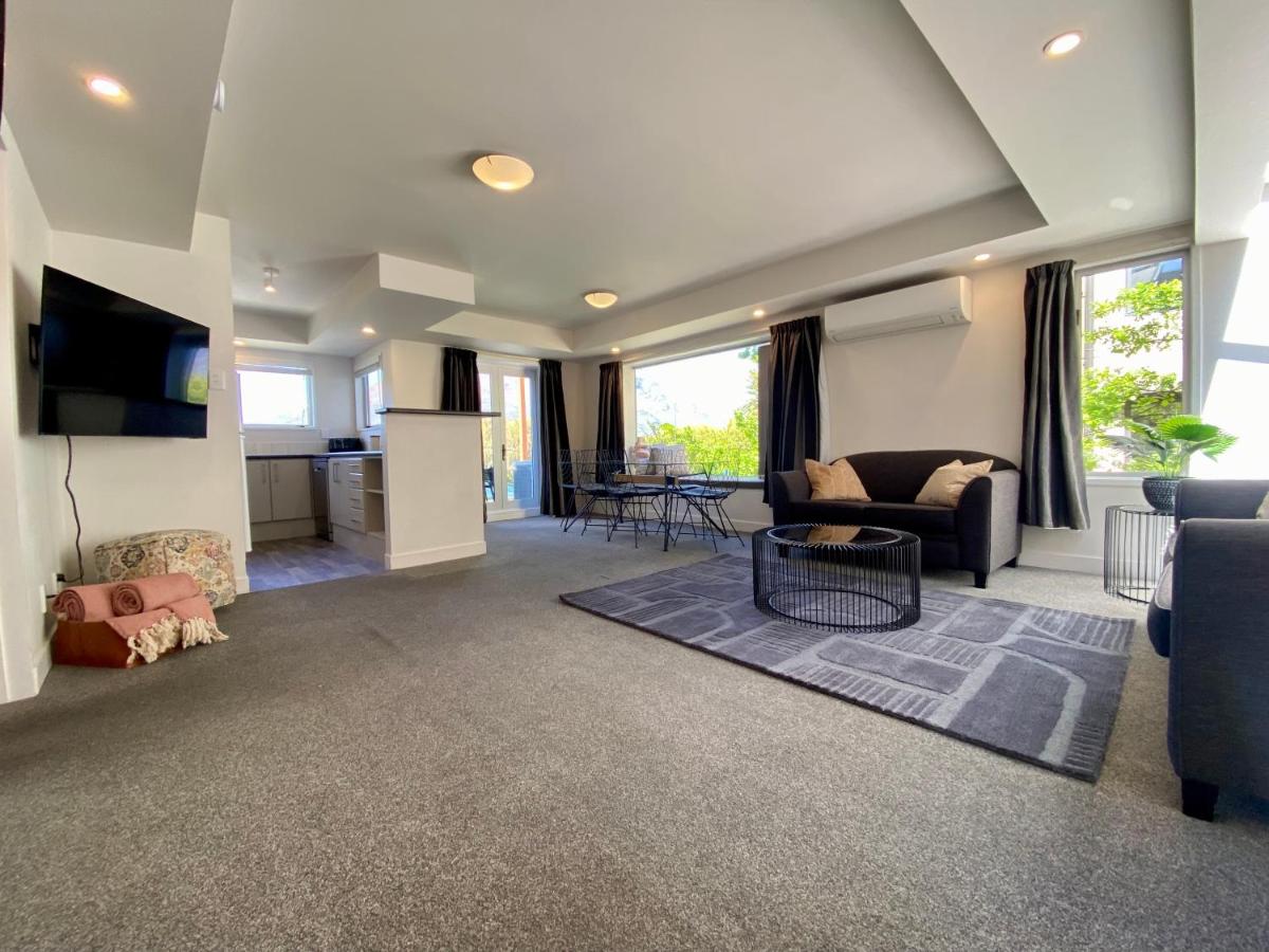 Lakefront Gem Absolute Waterfront - image 6