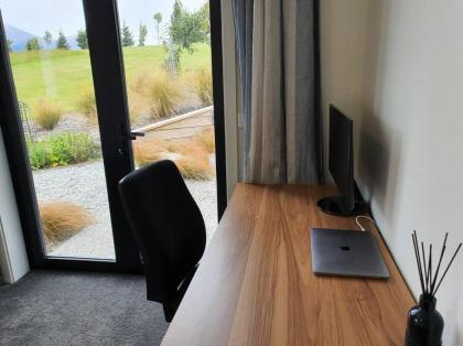 Beautiful Lake and Alpine Views - Queenstown - image 23