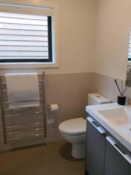 Beautiful Lake and Alpine Views - Queenstown - image 26