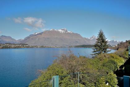 Frankton House - Queenstown Holiday Home - image 21