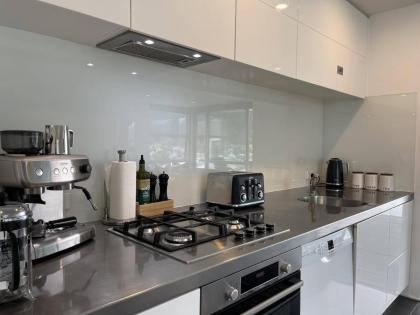 Heart of Queenstown - 5 bedroom apartment - image 12