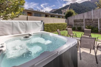 Heart of Queenstown - 5 bedroom apartment - image 18