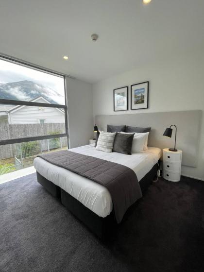 Heart of Queenstown - 5 bedroom apartment - image 19