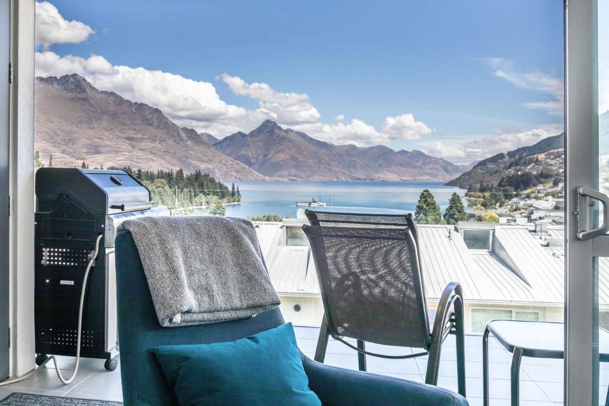 Heart of Queenstown - 5 bedroom apartment - image 2