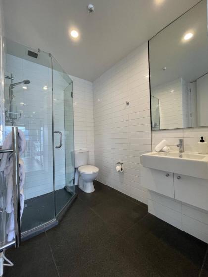 Heart of Queenstown - 5 bedroom apartment - image 21
