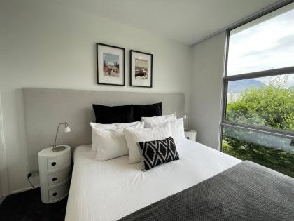 Heart of Queenstown - 5 bedroom apartment - image 22