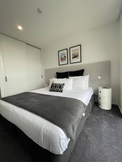 Heart of Queenstown - 5 bedroom apartment - image 23