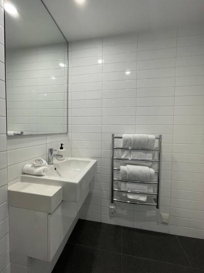 Heart of Queenstown - 5 bedroom apartment - image 26