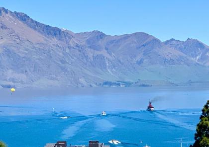 Heart of Queenstown - 5 bedroom apartment - image 6