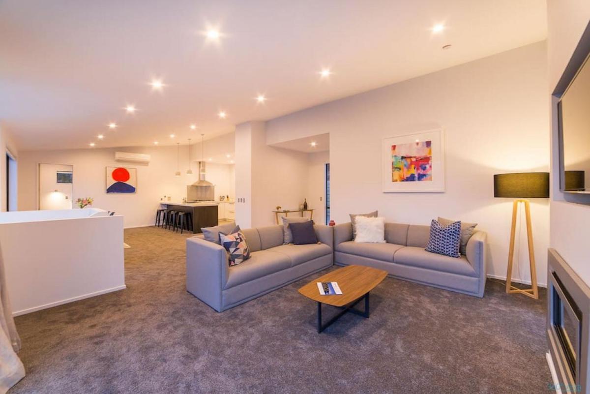 Luxury Retreat at 5 on The Hill Queenstown - main image