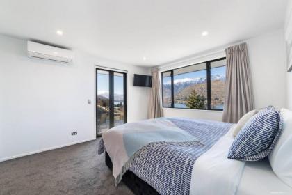 Luxury Retreat at 5 on The Hill Queenstown - image 13