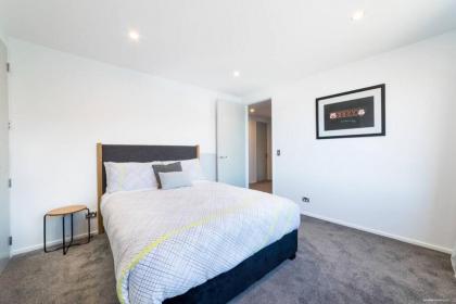Luxury Retreat at 5 on The Hill Queenstown - image 17