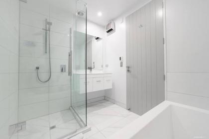 Luxury Retreat at 5 on The Hill Queenstown - image 20