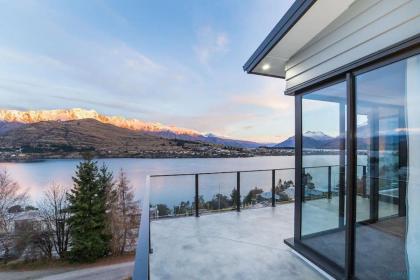 Luxury Retreat at 5 on The Hill Queenstown - image 3
