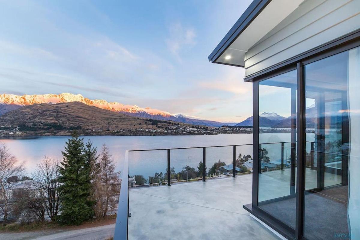 Luxury Retreat at 5 on The Hill Queenstown - image 3