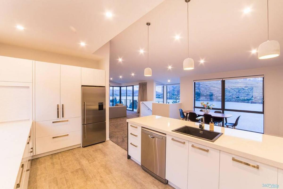 Luxury Retreat at 5 on The Hill Queenstown - image 6