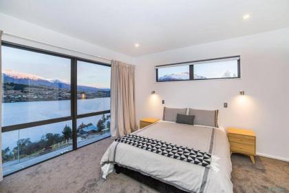 Luxury Retreat at 5 on The Hill Queenstown - image 7