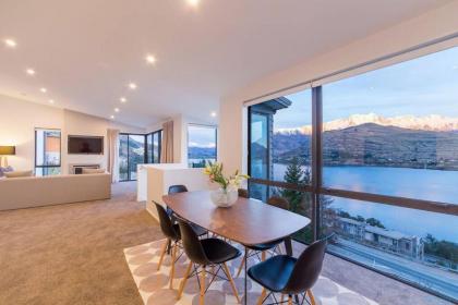 Luxury Retreat at 5 on The Hill Queenstown - image 8