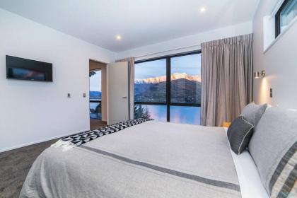 Luxury Retreat at 5 on The Hill Queenstown - image 9