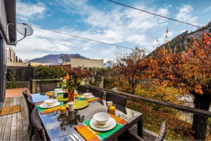 Central Cozy 3 Bedroom Home Free Wifi & Parking Flat Walk - image 21