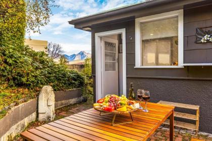 Central Cozy 3 Bedroom Home Free Wifi & Parking Flat Walk - image 25