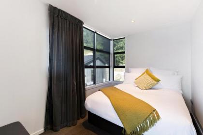 Remarkable Lake View Modern Executive Home - image 22