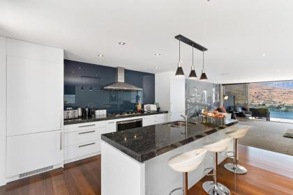 Remarkable Lake View Modern Executive Home - image 25