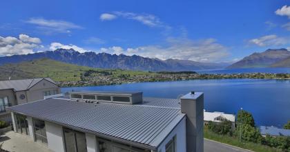 Spectacular Panoramic 5Bedroom Lakeview - image 23