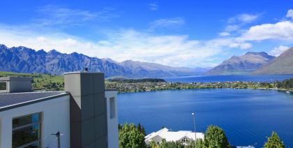Spectacular Panoramic 5Bedroom Lakeview - image 24