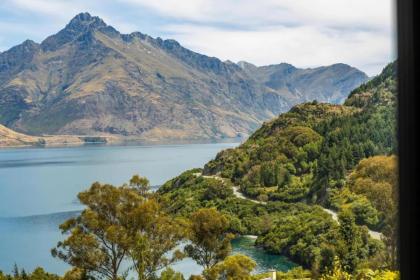 The Alpine - Queenstown Holiday Home - image 22