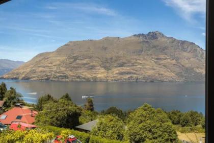 The Alpine - Queenstown Holiday Home - image 23