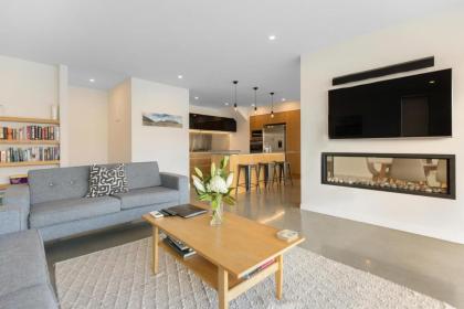 High Rise Views Luxury Retreat - image 10