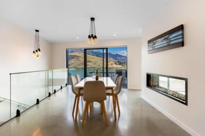 High Rise Views Luxury Retreat - image 3