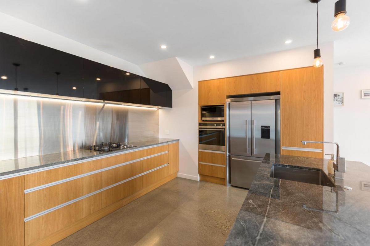 High Rise Views Luxury Retreat - image 4