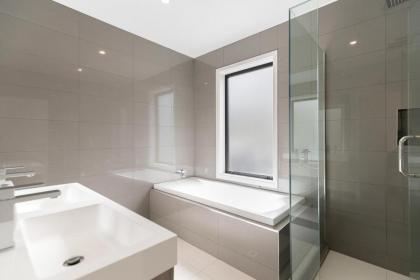 High Rise Views Luxury Retreat - image 5