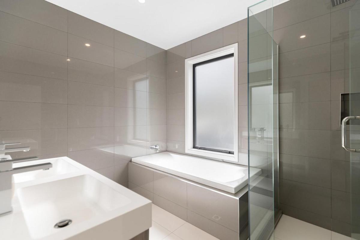 High Rise Views Luxury Retreat - image 5