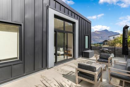 High Rise Views Luxury Retreat - image 7