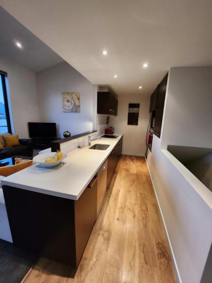 Queenstown Getaway with Stunning Alpine Views - image 4