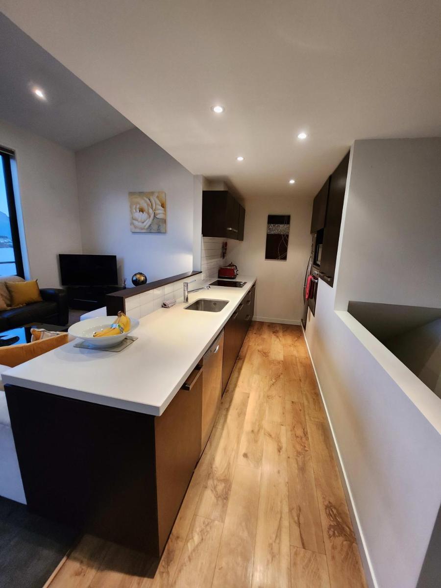 Queenstown Getaway with Stunning Alpine Views - image 4