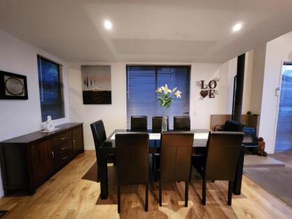 Queenstown Getaway with Stunning Alpine Views - image 6