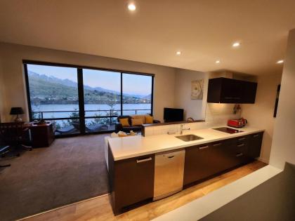 Queenstown Getaway with Stunning Alpine Views - image 7