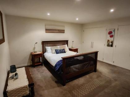 Queenstown Getaway with Stunning Alpine Views - image 8