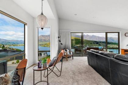 Unbeatable LakeView Stylish Home - image 22