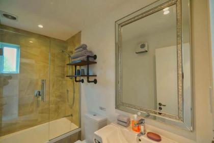 DH-Sagittarius luxury lake views spa house - image 29