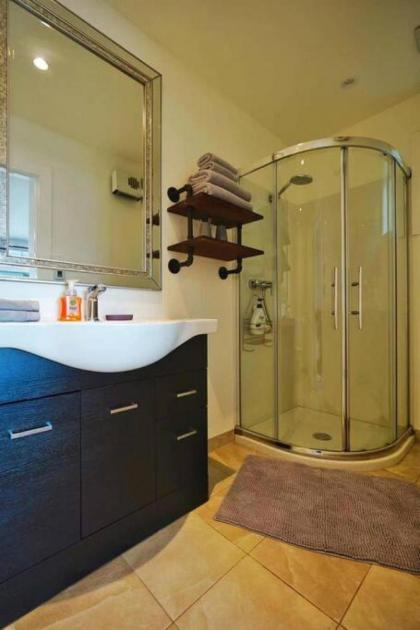 DH-Sagittarius luxury lake views spa house - image 30