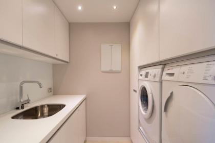 Q1 Luxury Central Apartment - image 22