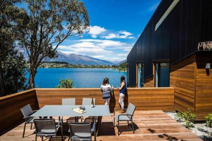 Lakehouse Joela - award winning luxury home - image 28